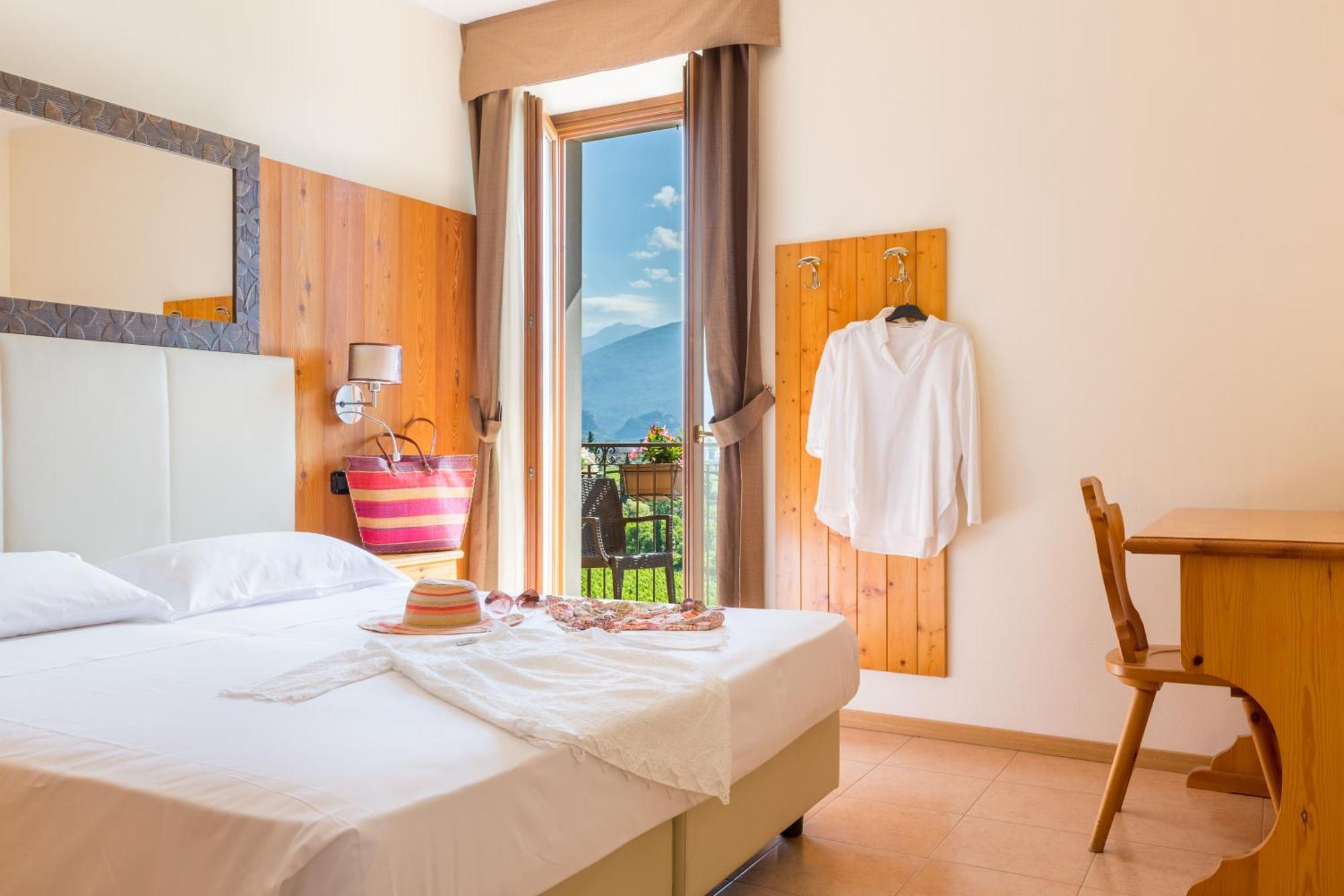 Agritur Eden Marone Villa Riva del Garda Bagian luar foto