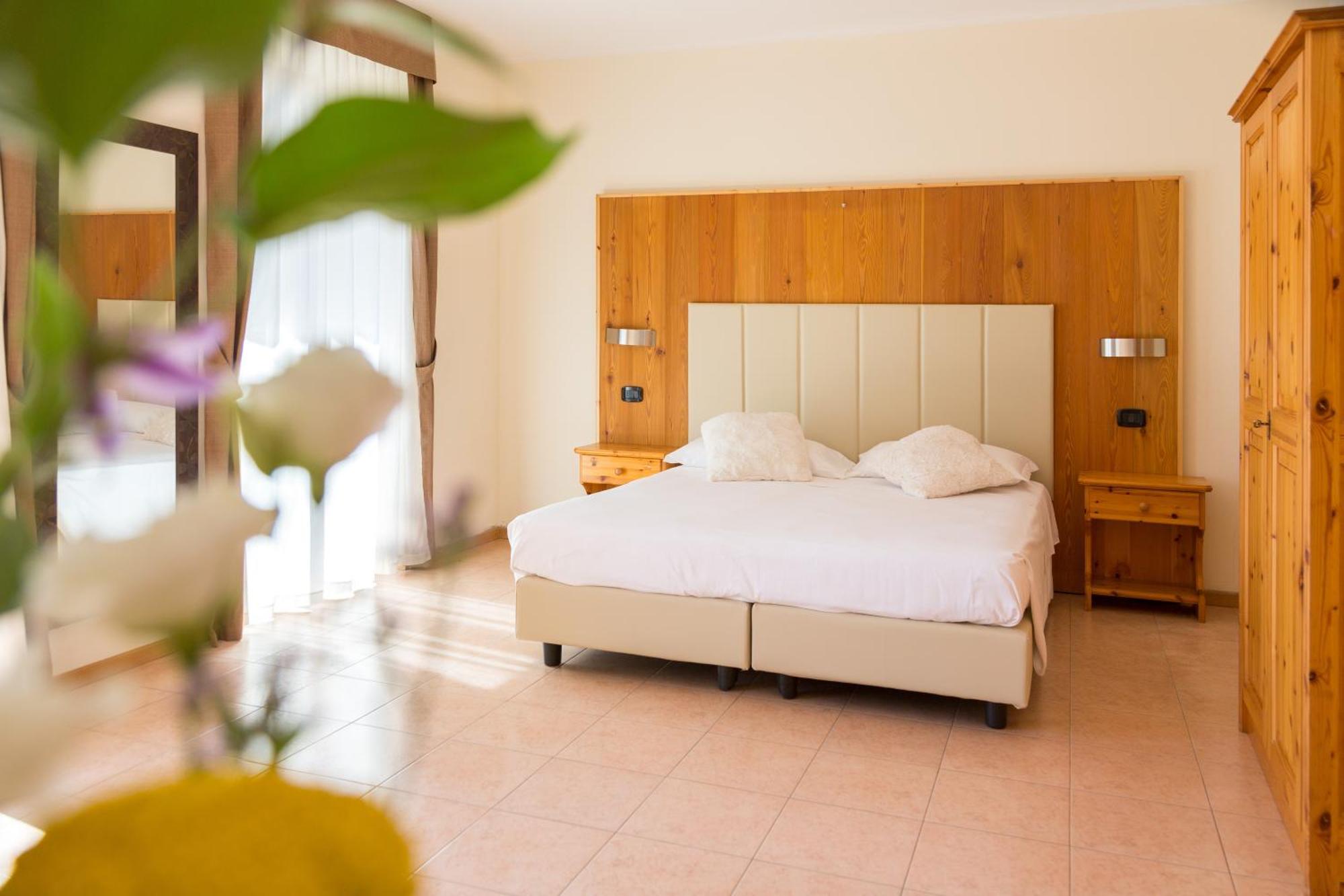 Agritur Eden Marone Villa Riva del Garda Bagian luar foto