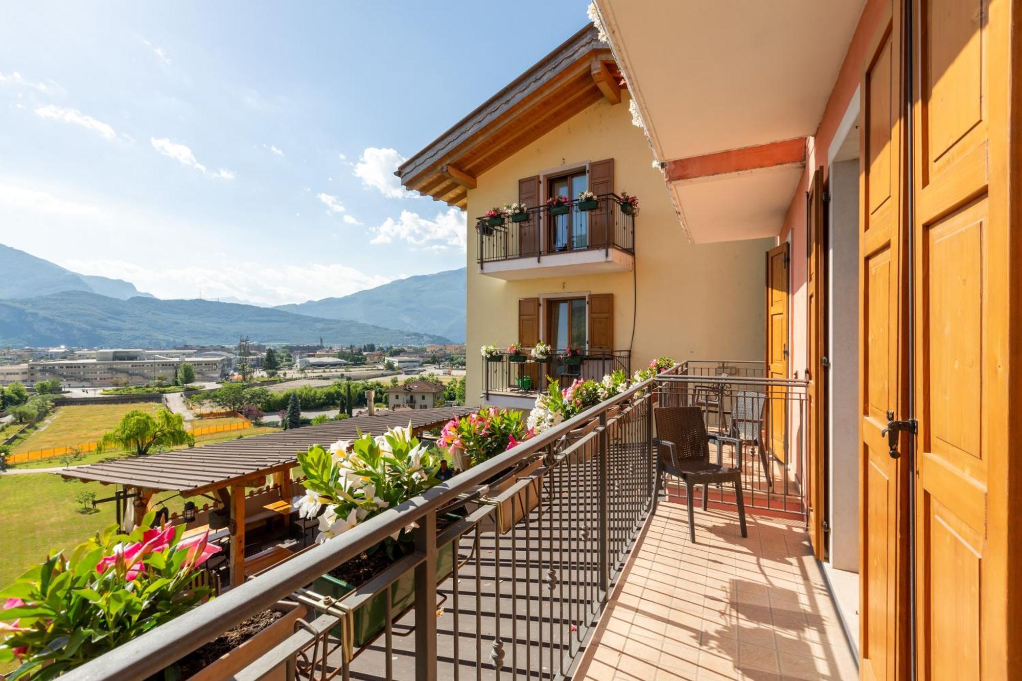 Agritur Eden Marone Villa Riva del Garda Bagian luar foto